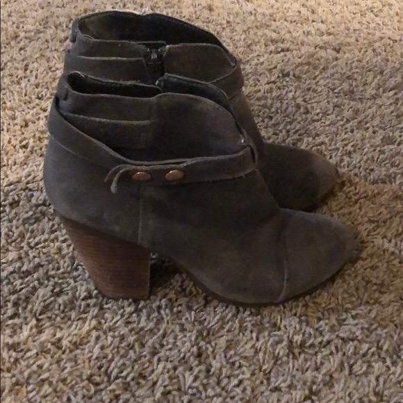 Grey boots - Picture 2 of 2